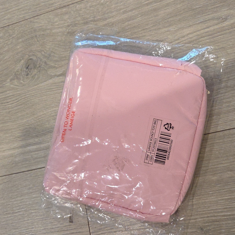 NWT Laneige Beauty Bag - Picture 2 of 4